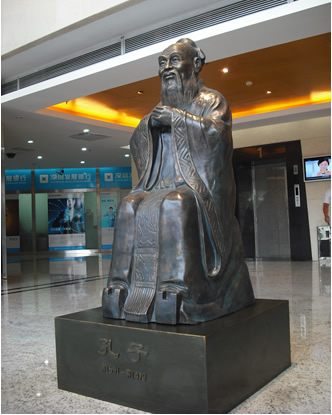 孔子铸铜雕像.jpg
